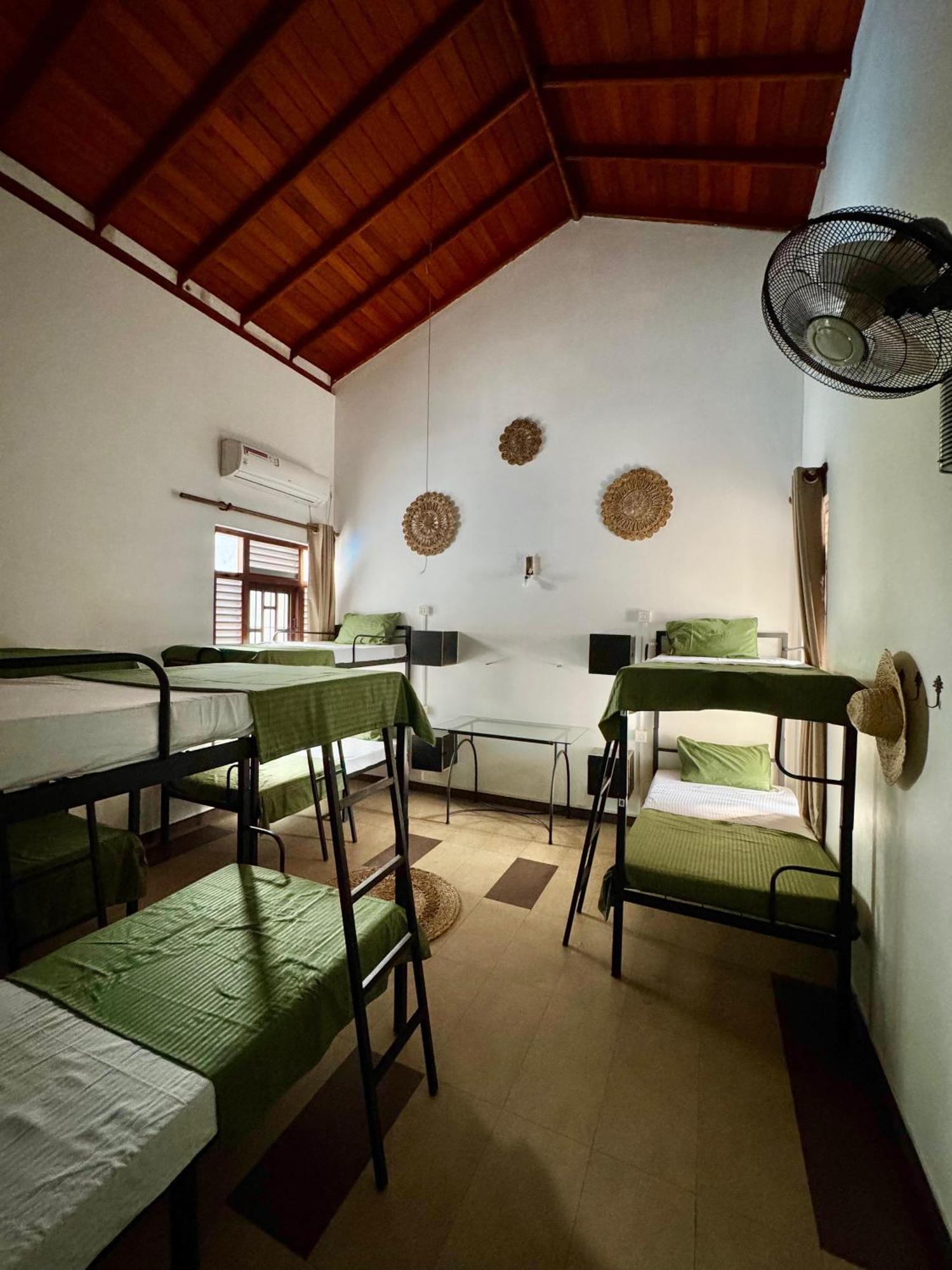 Hari Hari Hostel ウェリガマ エクステリア 写真